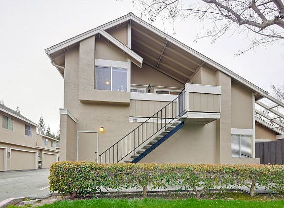 4th image of 2309 Warfield Way Unit B