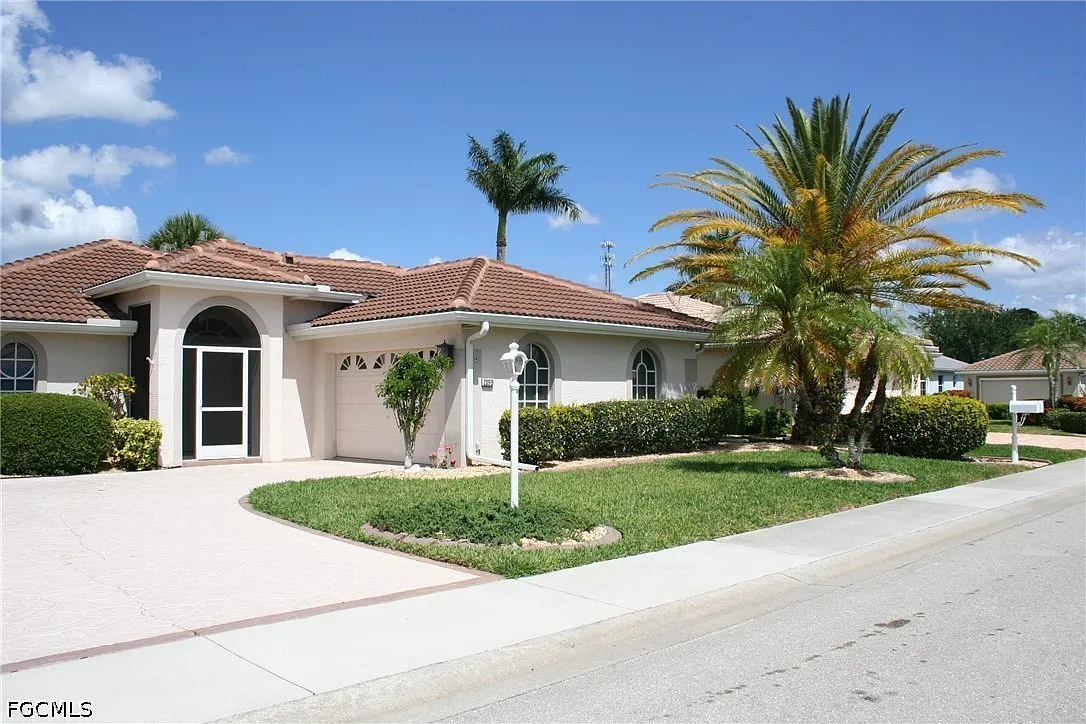 2 bed, 2.0 bath, 1428 sqft, $4,000 — Photo 2