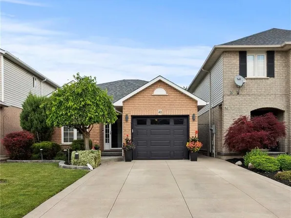 40 Bridgette Dr, Hamilton, ON L9A 5J8