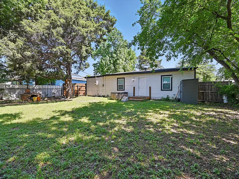 1205 Hamsted St — Photo 15