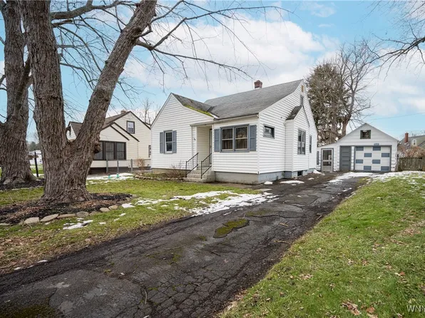 4664 Tomaka Dr, Hamburg, NY 14075