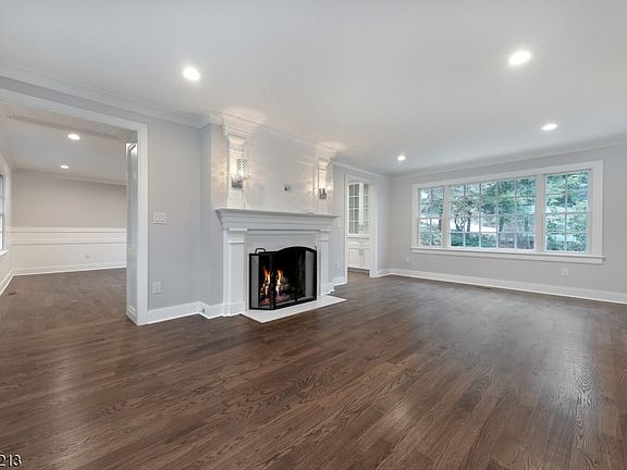 4th image of 731 Birchwood Dr