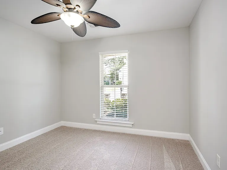 812 Paisley Ln — Photo 19