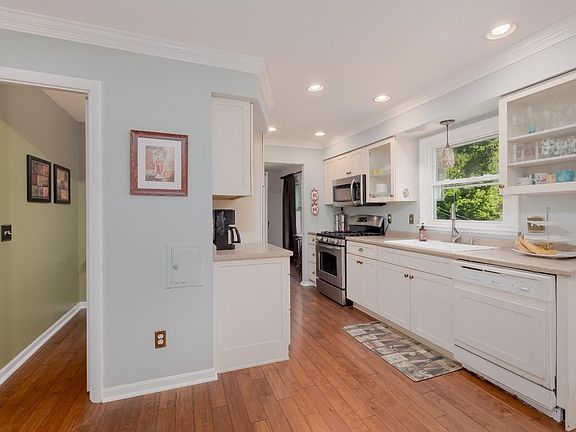 2nd image of 7814 Eglington Ct