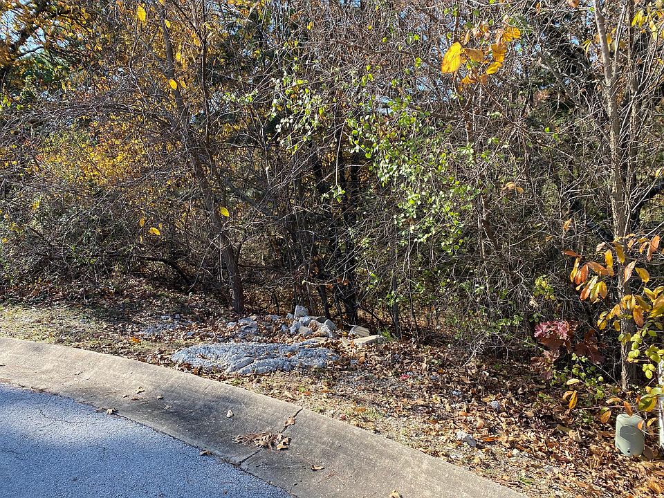 2nd image of 211 Lillian Ln