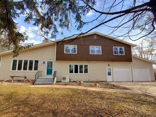 N4574 Broadway St, New London, WI 54961