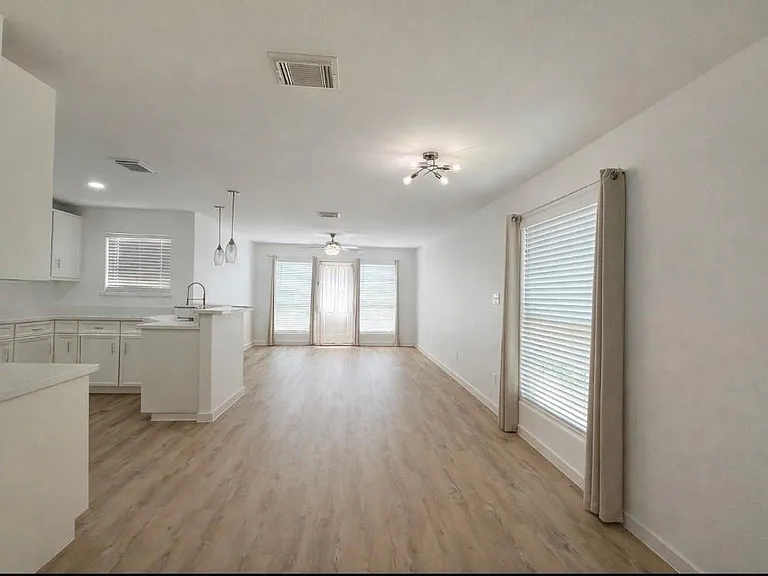 3114 Bolt St — Photo 8