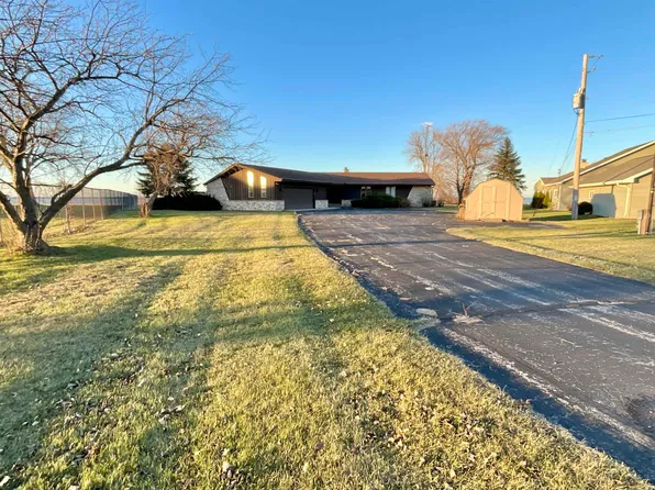 W5289 Bechaud Beach Dr, Fond Du Lac, WI 54935