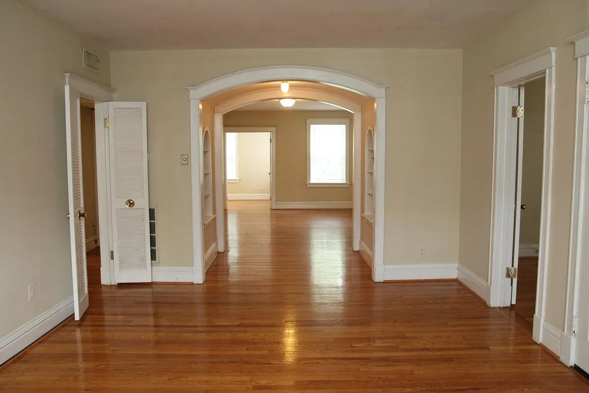 Building Photo - 6249 Northwood Ave #2