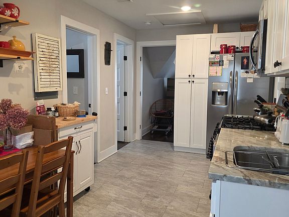 4th image of 293 Spring St