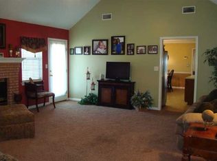 1535 White Cloud Dr, Deatsville, AL 36022