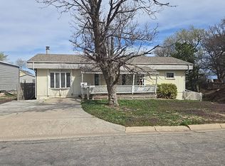 305 E 17th St, Ellis, KS 67637