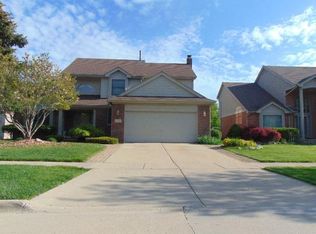 22322 Genesis Dr, Woodhaven, MI 48183