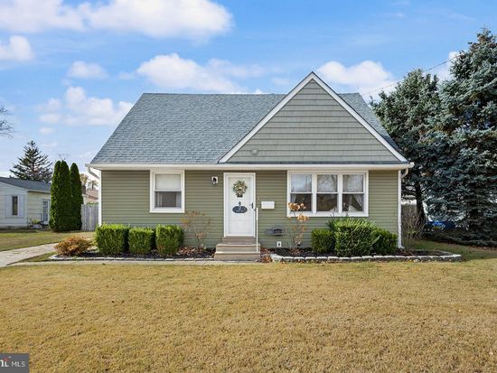 2 Gainor Ave, Maple Shade, NJ 08052