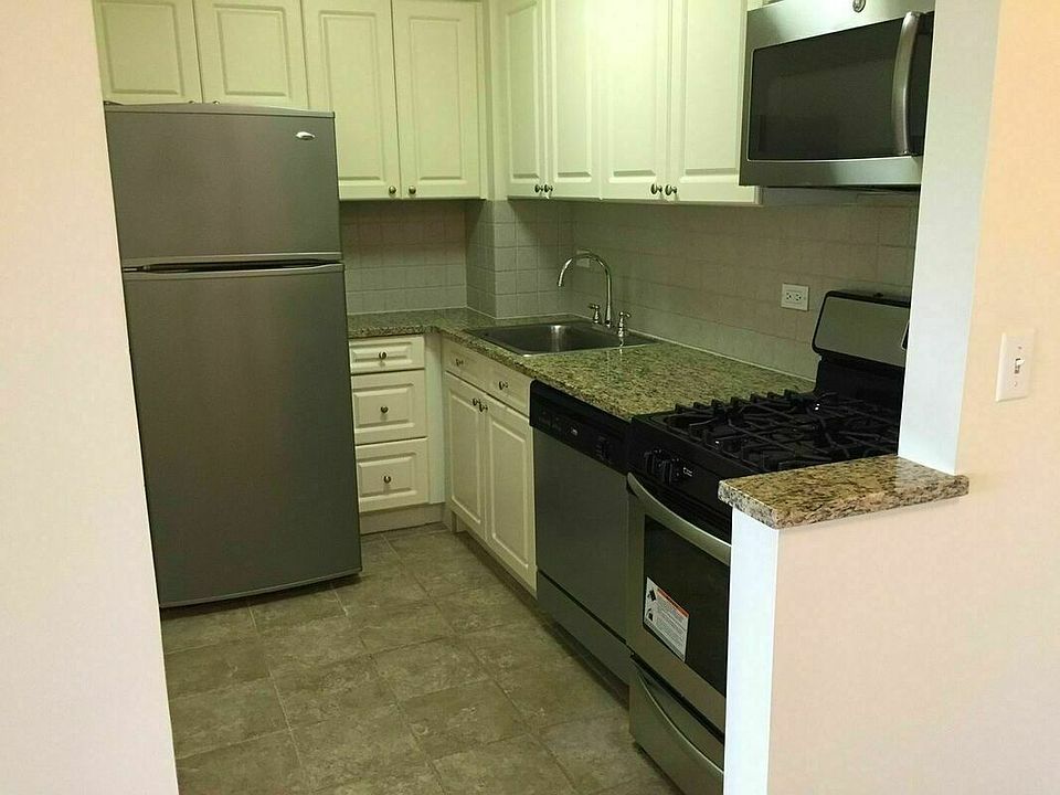 1st image of 15-20 201st St #3L