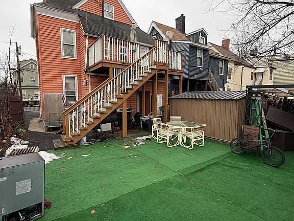 3rd image of 483 Cary St