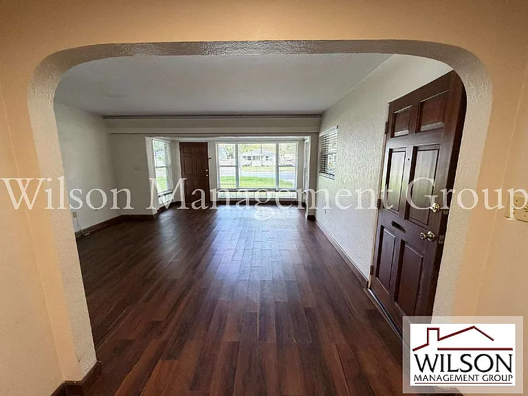 3215 N Orange Ave — Photo 3