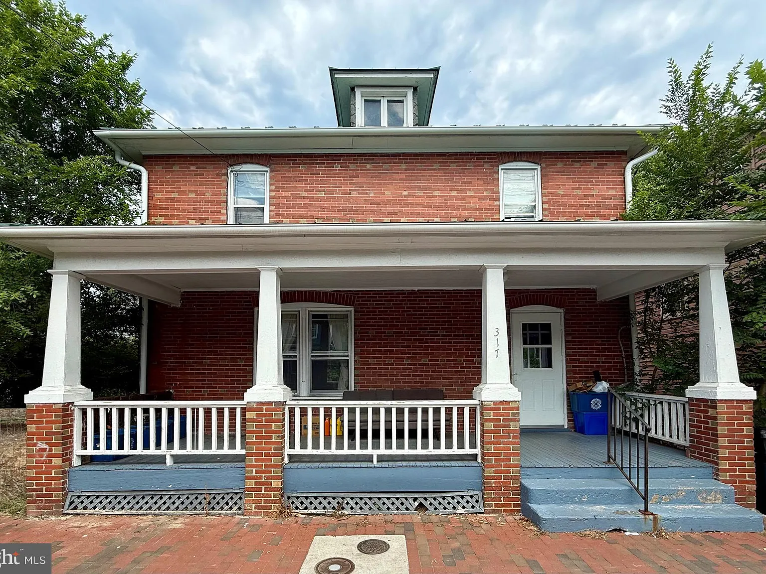 4 bed, 1.5 bath, 1800 sqft, $2,100 — Photo 1