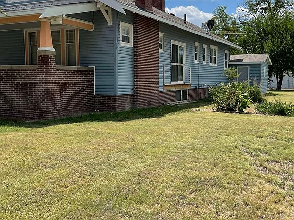 3rd image of 202 N Vennum St