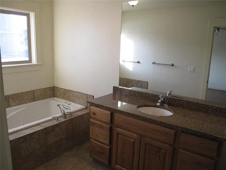 488 N 2670 W — Photo 9