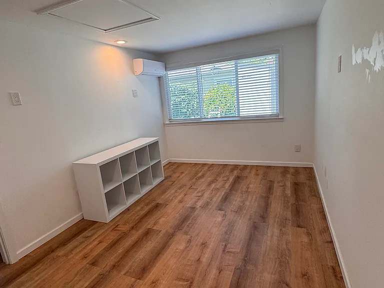 726 Marion Ave — Photo 7