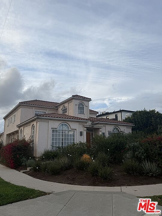 2nd image of 103 N Formosa Ave