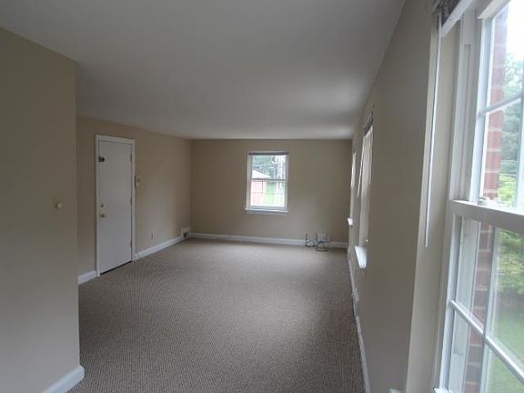 3rd image of 1519 N Stafford St