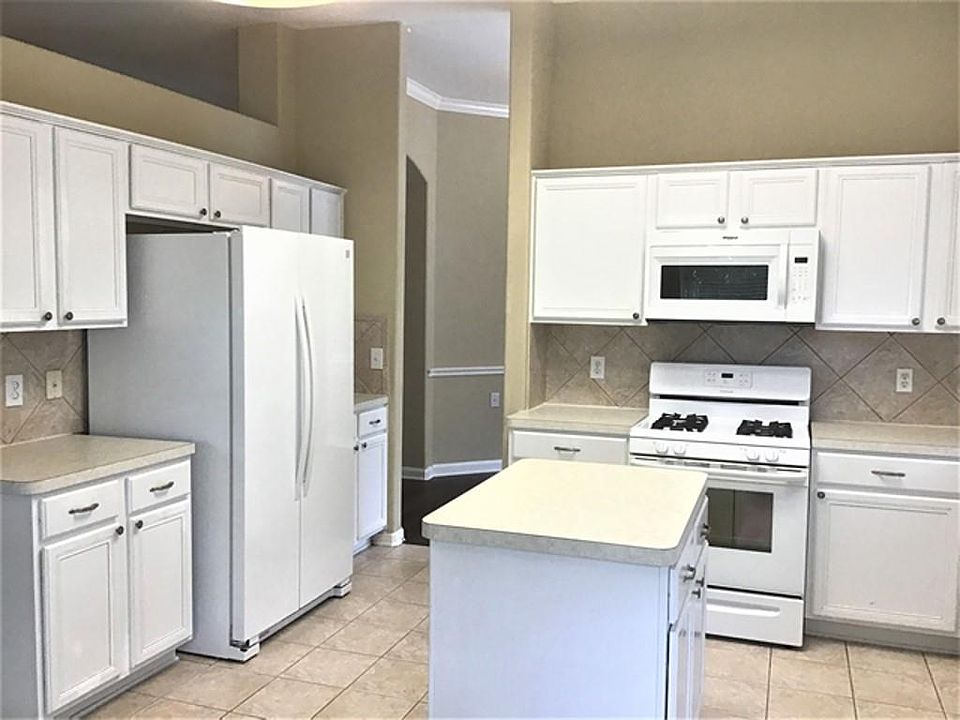 1st image of 1822 Pinewood Court Dr