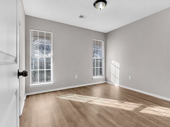 4th image of 10212 Oak Leaf Dr #1