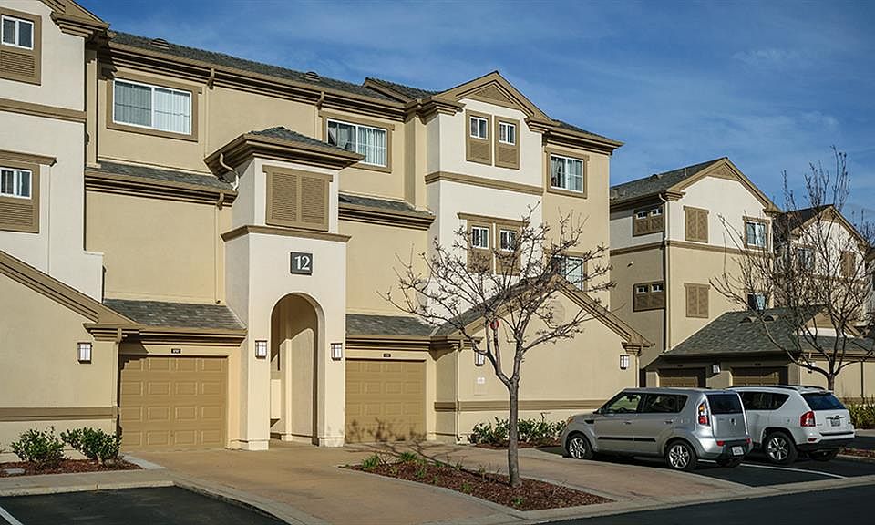 Sycamore Bay Apartments