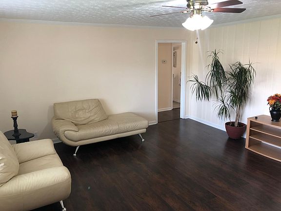 3rd image of 3809 Steinhauer Rd NE
