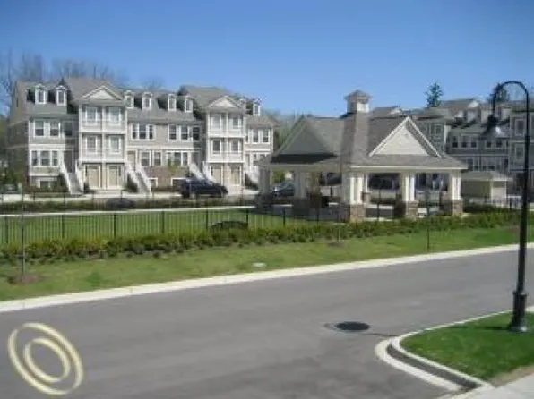 1081 Foxboro #1, Troy, MI 48083