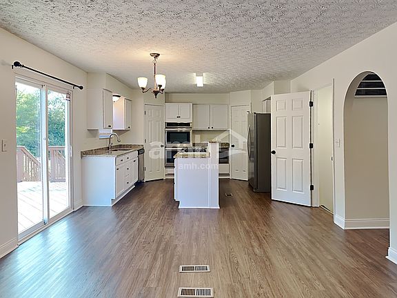 4th image of 222 Victorian Dr