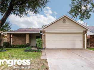 107 Caprock Dr, Arlington, TX 76018