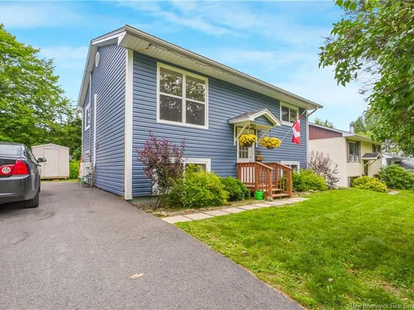 10 Lilac Cres, Fredericton, NB E3A 2G6