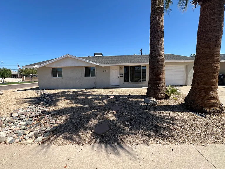 8424 E Palm Ln — Photo 2