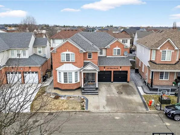 207 Arthur Fach Dr, Cambridge, ON N1T 2G2