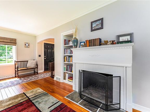 4th image of 1066 Academy Dr