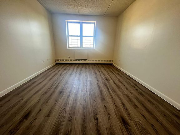 5th image of 3005 Cruger Ave #2F