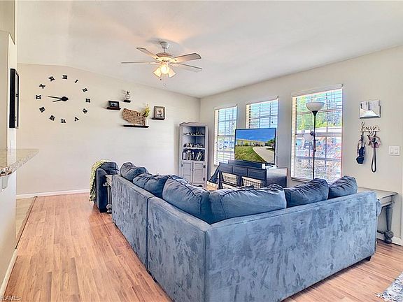 4th image of 414 SE 22nd St