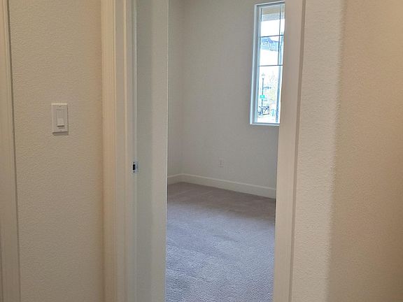 4th image of 412 E Albertina Ave