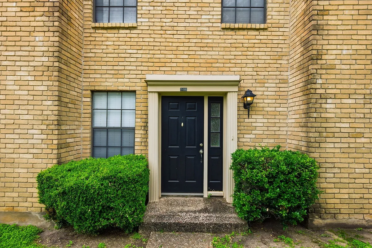 Building Photo - 8400 Jamestown Dr #534