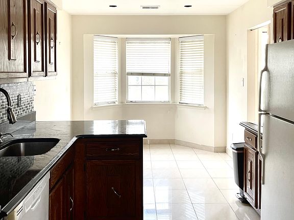 5th image of 32 Manors Dr #32