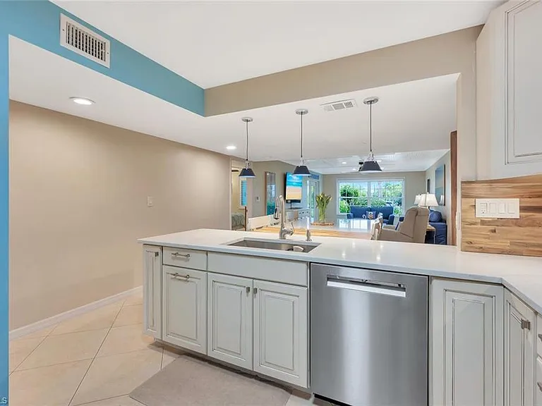 4200 Belair Ln #105 — Photo 7