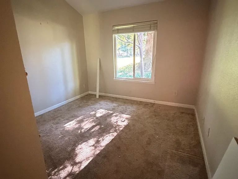 118 Village Ct — Photo 11