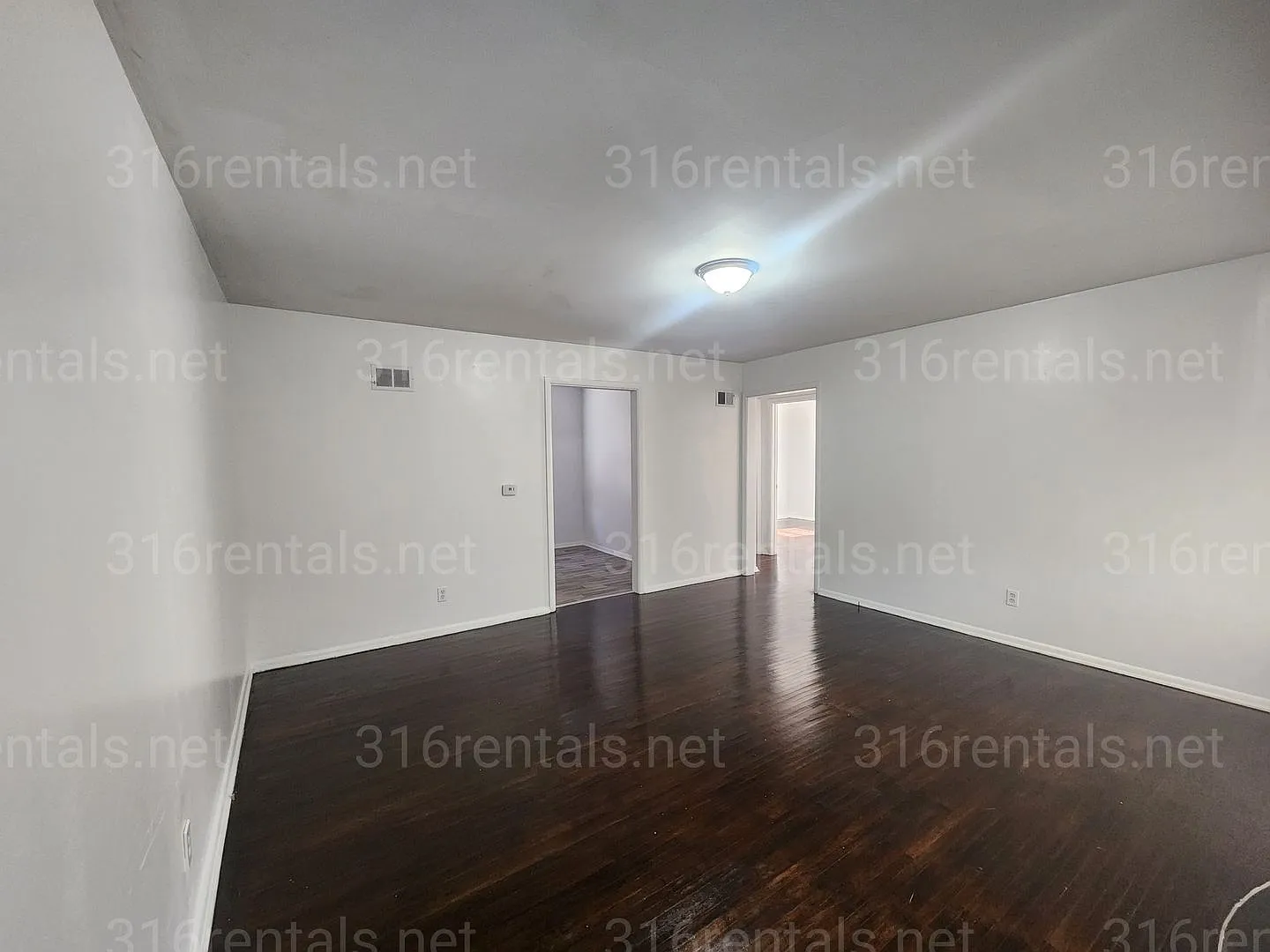 $1,025 - 3 bedroom / 1 bathroom - Single Family Home — Photo 2