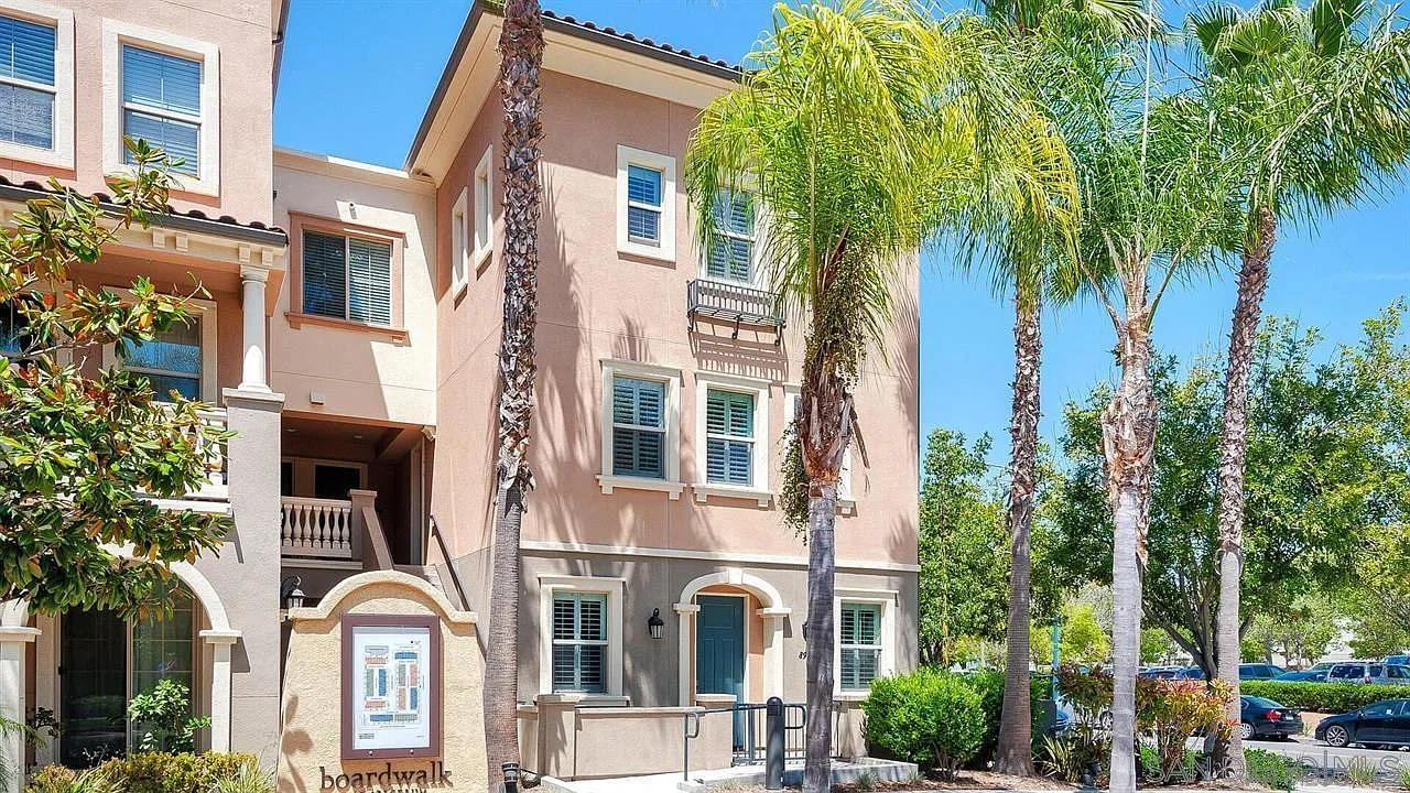 3 bed, 1995 sqft, $4,699 — Photo 4