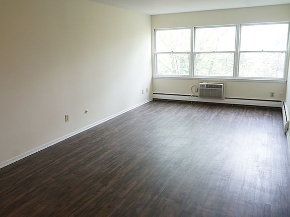 2nd image of 1329 Saint Paul Ave APT 9
