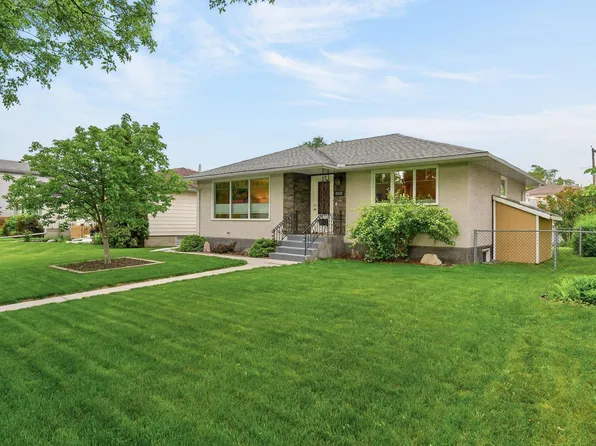 9436 77th St NW, Edmonton, AB T6C 2M6