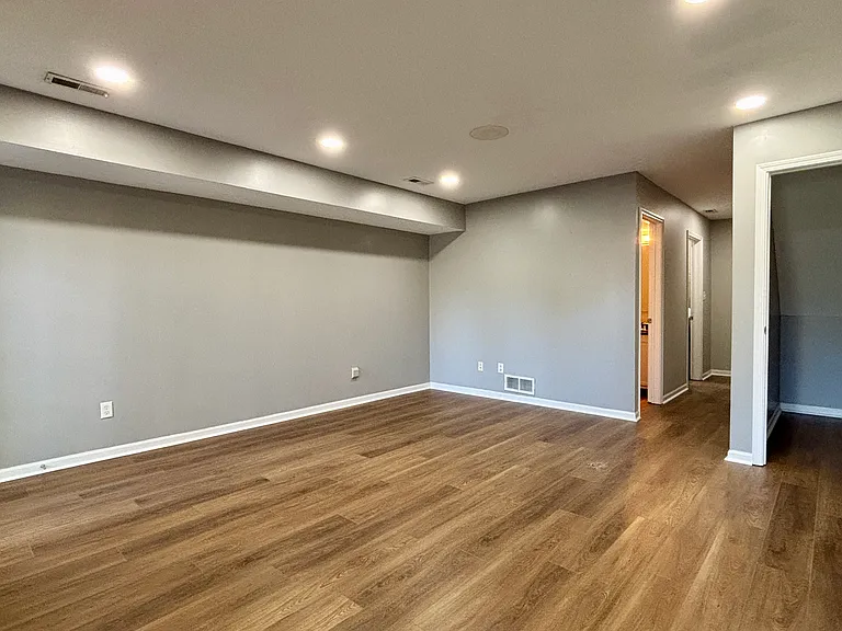 6086 Southbay Dr — Photo 24